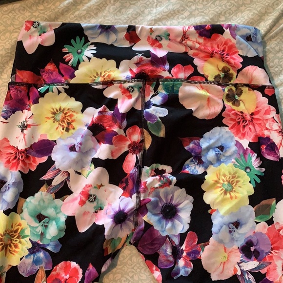 EUC 7/8 length floral Old Navy Active leggings - Picture 4 of 4